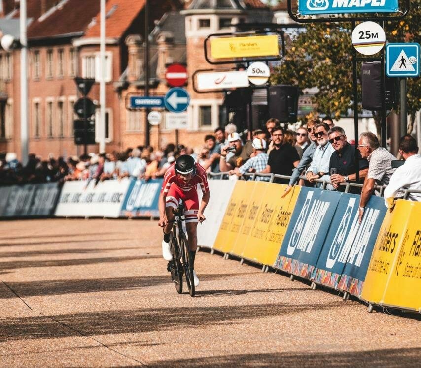 Wang snelste wereldkampioen ooit bij junioren mannen