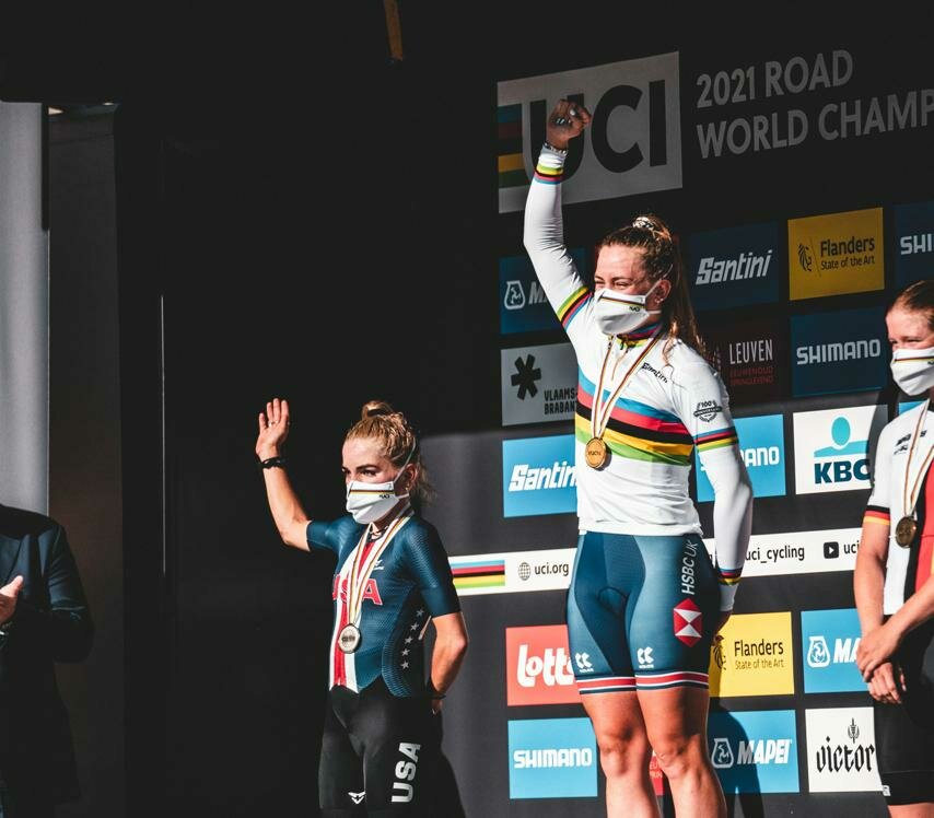 Zoe Bäckstedt remporte le sprint pour le maillot arc-en-ciel